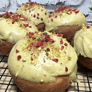 Keto Pączki Malinowo-Pistacjowe